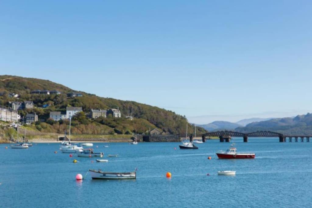 Harbourside 2 Bed Apartment, Barmouth Bridge Views Экстерьер фото
