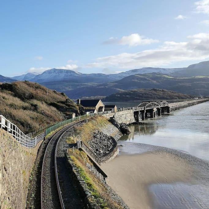Harbourside 2 Bed Apartment, Barmouth Bridge Views Экстерьер фото